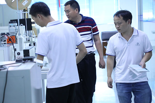 深圳半自動點(diǎn)膠機(jī)品牌